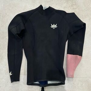Axxe women’s wetsuit top